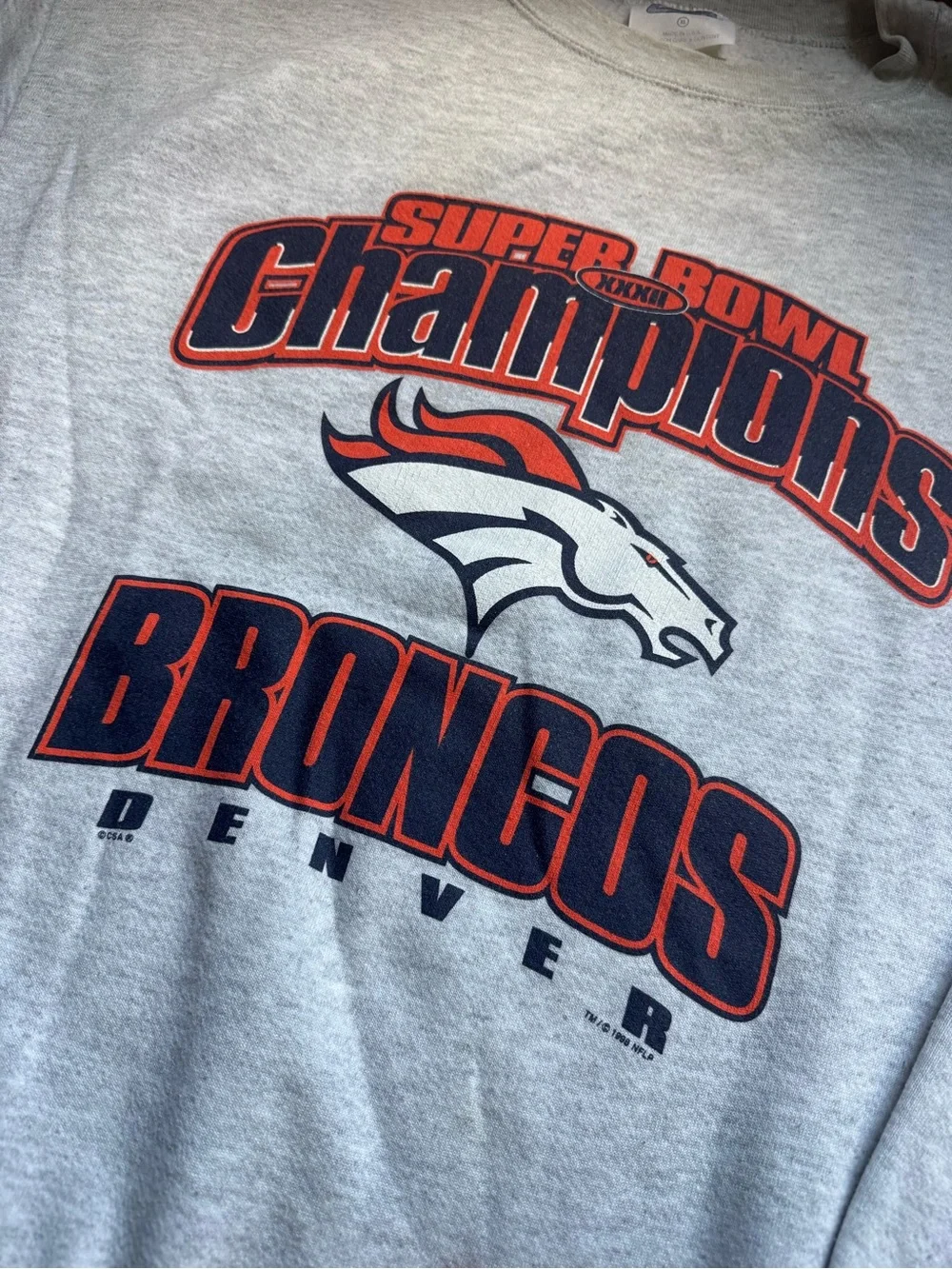 Vintage Denver Broncos 1998 Super Bowl XXXII Champs Sweatshirt- Size L